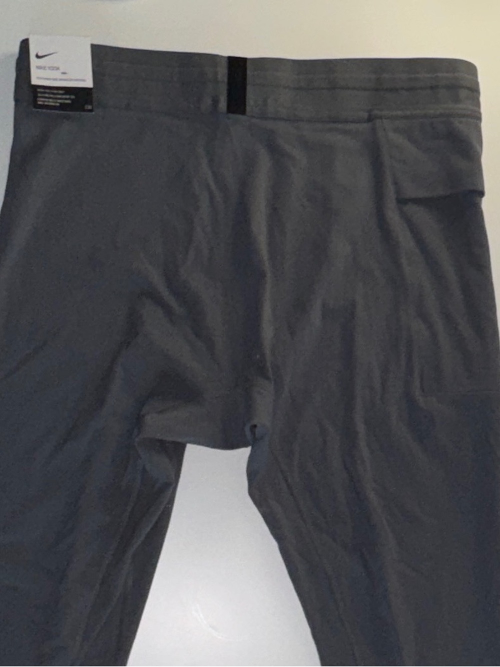NWT NIKE YOGA 3/4 LENGTH TIGHTS- Sz L